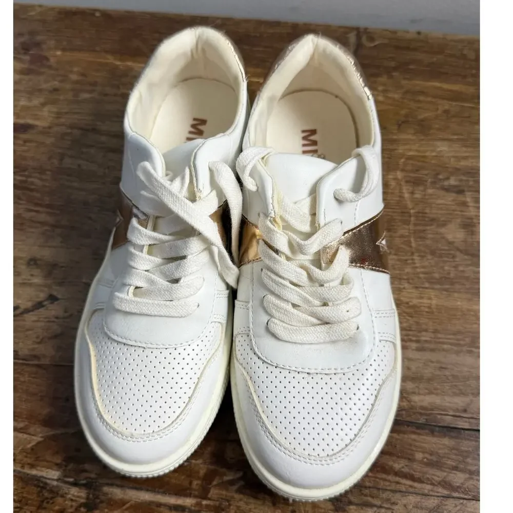 Mia‎ Girl's Courtnee sneakers size 3